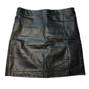 Brand = art class
Size = 2T
Color = black
Material = Faux Leather